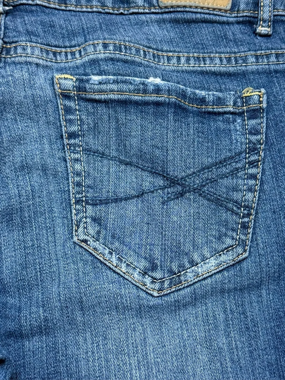 Aeropostale Bermuda Jean Shorts Womens 6 Low Rise Denim Cuffed Distressed Casual